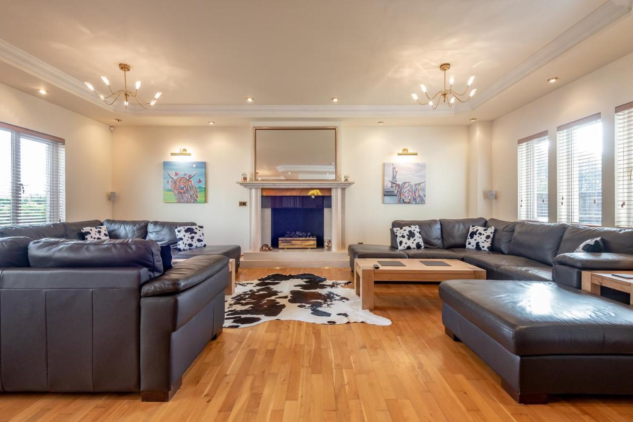 Luxury 6-Bed House With Pool Villa Glenrothes Exterior photo