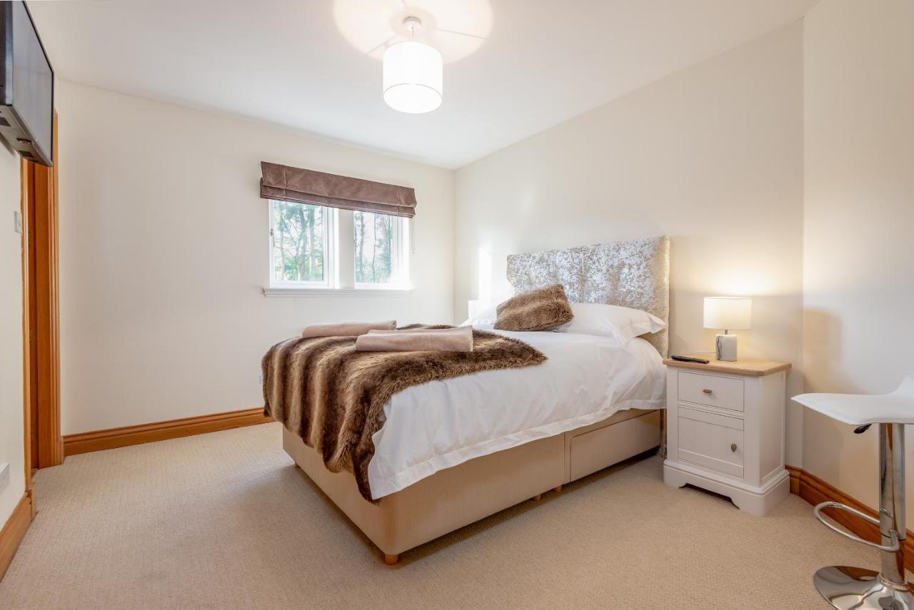 Luxury 6-Bed House With Pool Villa Glenrothes Exterior photo