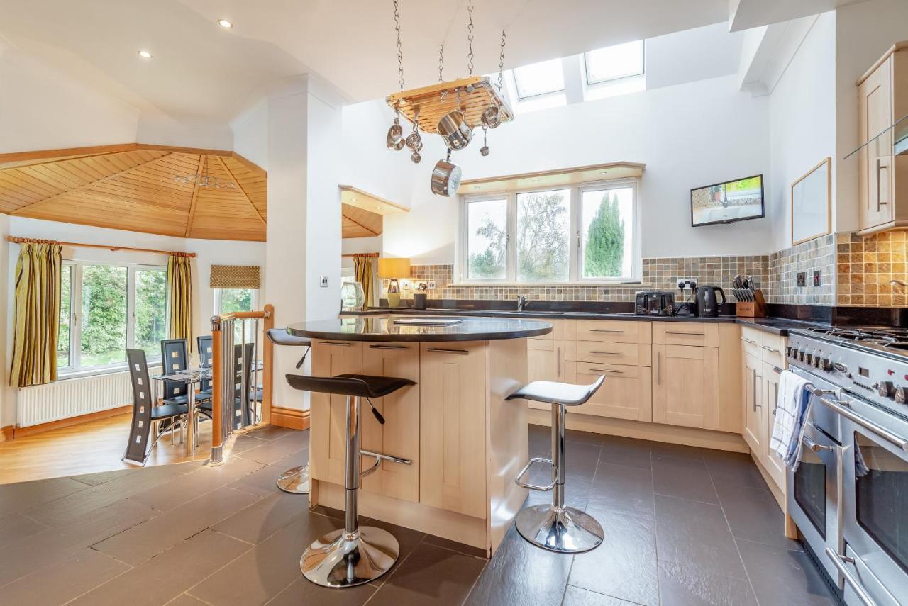 Luxury 6-Bed House With Pool Villa Glenrothes Exterior photo