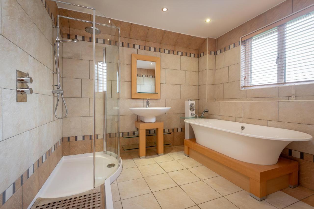 Luxury 6-Bed House With Pool Villa Glenrothes Exterior photo